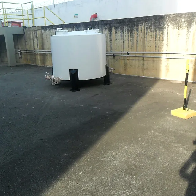 Tanque de amostra depois da manutenção e pintura